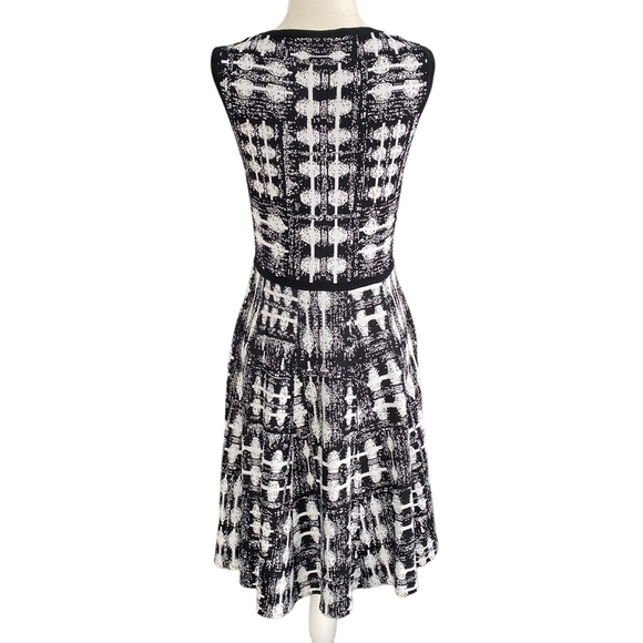 Carmen Marc Valvo Stretch Knit
Sweater Midi Dress Black White Print Medium - Picture 12 of 15
